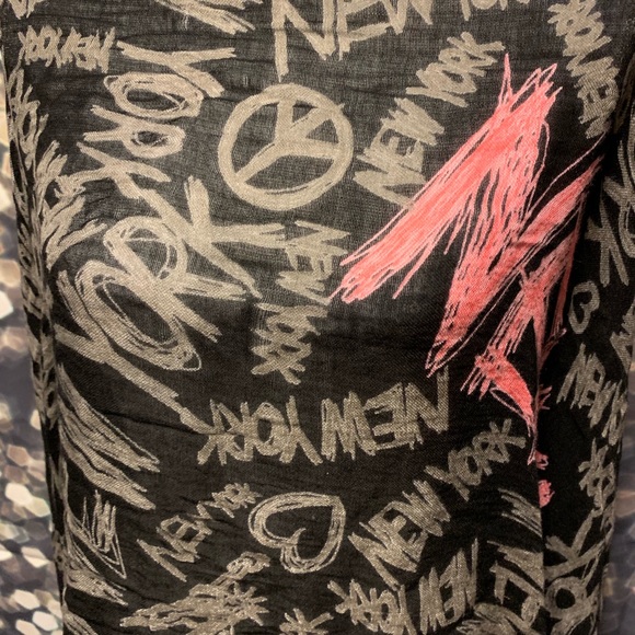 ⭐️NEW YORK PEACE & LOVE SCARF BEAUTIFUL ⭐️ - Picture 8 of 8